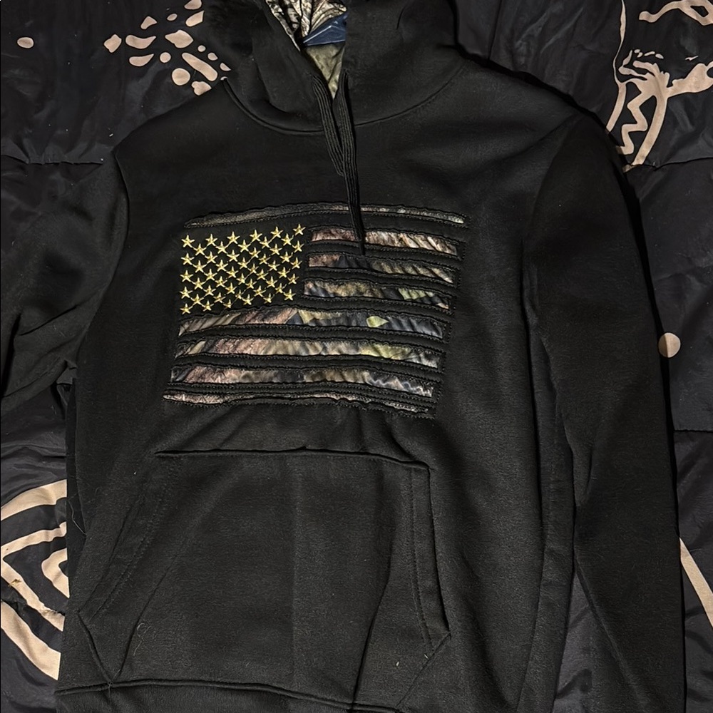 Mossy Oak Black Hoodie with Camouflage Accents
